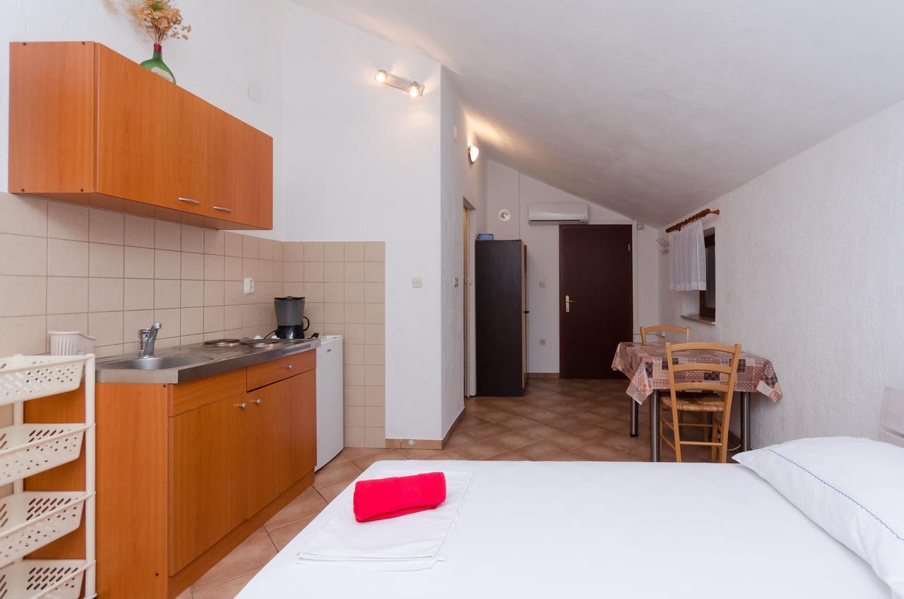 Apartments Sanja Sibinj Krmpotski Bagian luar foto
